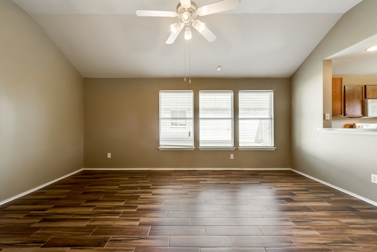 Photo 11 of 27 - 705 Baldwin Rd, Wylie, TX 75098
