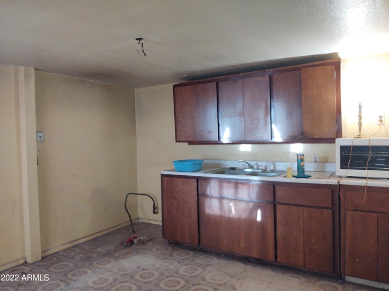 Photo 7 of 20 - 3811 S 9th St, Phoenix, AZ 85040