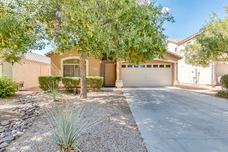 Photo 1 of 21 - 1298 W Hereford Dr, San Tan Valley, AZ 85143