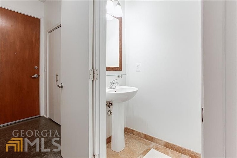 Photo 18 of 37 - 560 Dutch Valley Rd NE #2212, Atlanta, GA 30324