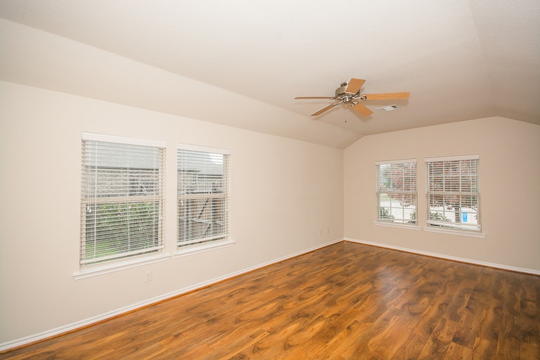Photo 15 of 27 - 6076 Cedar Glen Dr, Grand Prairie, TX 75052