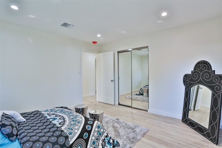 Photo 17 of 36 - 4211 W Woodland Ave, Burbank, CA 91505