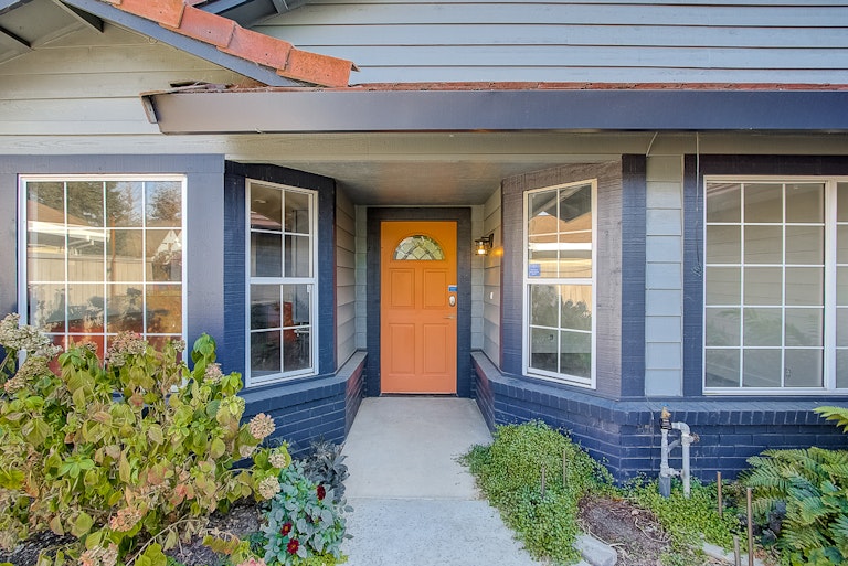 Photo 13 of 32 - 6724 Folkstone Way, Elk Grove, CA 95758