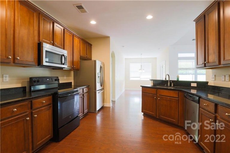 Photo 6 of 19 - 8720 Artesa Mill Ln, Charlotte, NC 28214