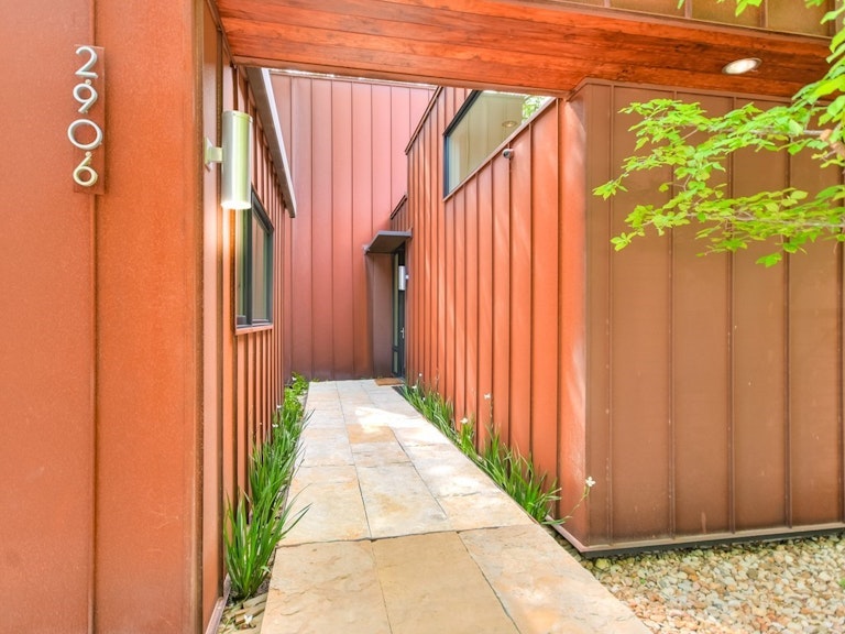 Photo 3 of 20 - 2906 Rio Grande St, Austin, TX 78705