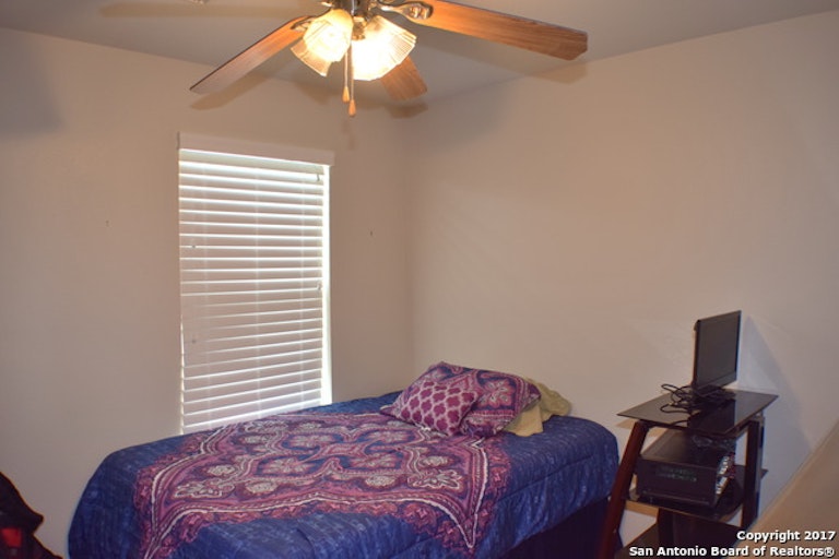 Photo 13 of 21 - 1619 Rainy Br, Schertz, TX 78154