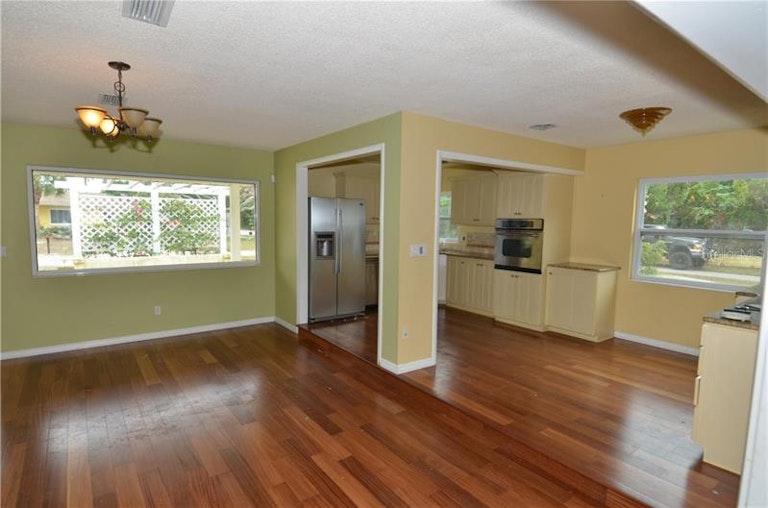 Photo 3 of 15 - 936 Dawn St, Venice, FL 34285