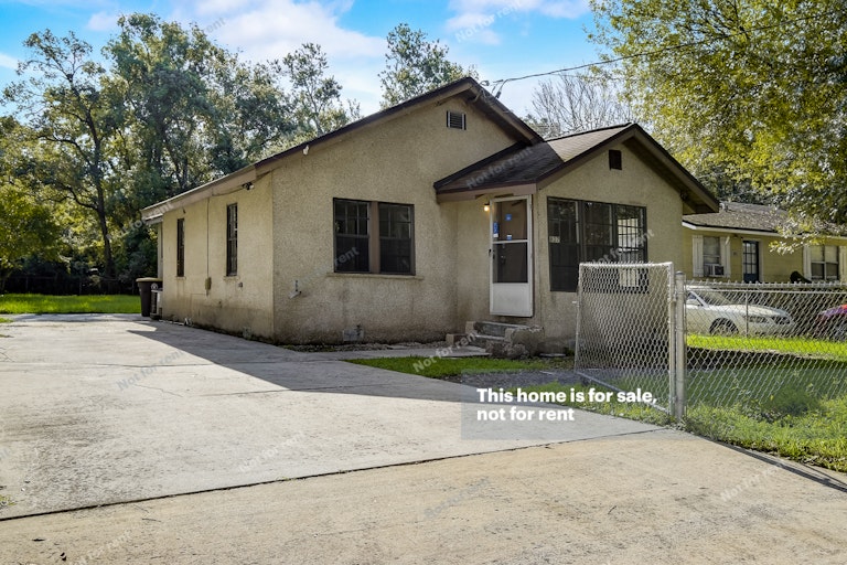 Photo 11 of 29 - 827 Dennison St, Jacksonville, FL 32254