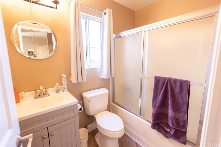 Photo 14 of 25 - 1480 Cherrywood Cir, Corona, CA 92881