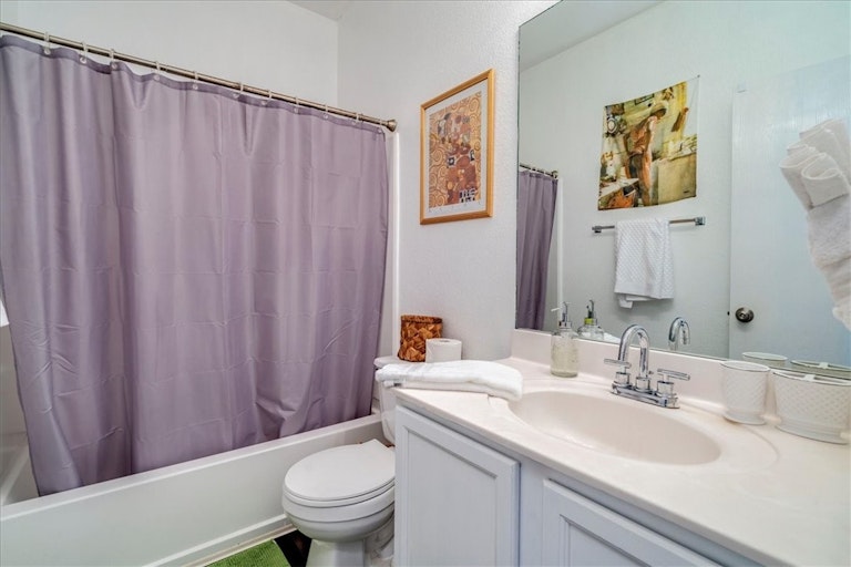 Photo 21 of 32 - 4703 Valcour Bay Ln, Austin, TX 78754