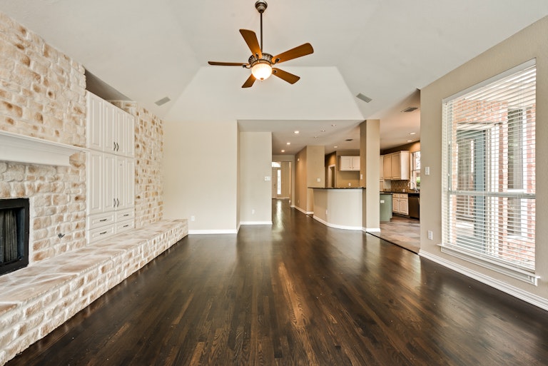 Photo 2 of 27 - 212 Hollywood Dr, Coppell, TX 75019