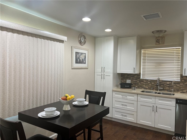 Photo 14 of 36 - 1444 W Lory Ave, Anaheim, CA 92802