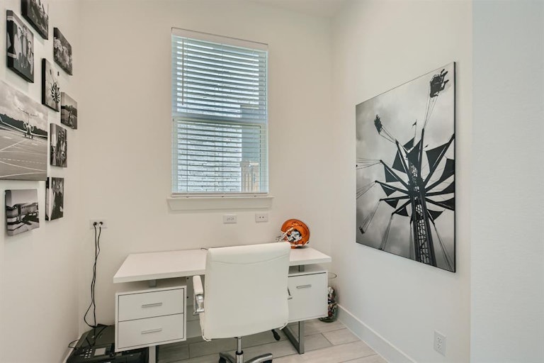 Photo 8 of 29 - 8112 Copper Way, Dallas, TX 75252
