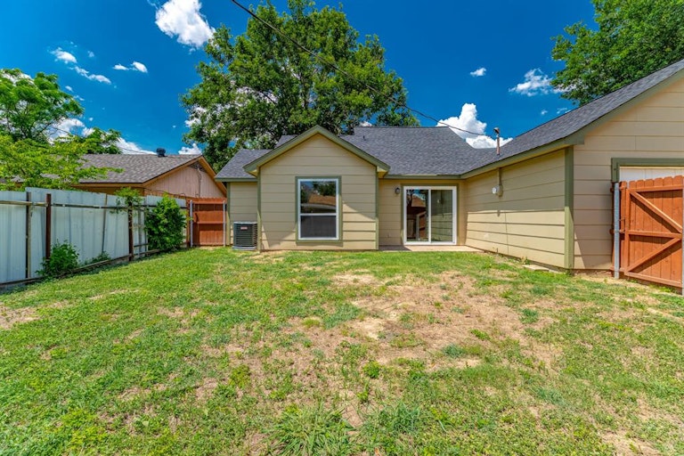 Photo 23 of 28 - 10828 Eastcrest Ln, Dallas, TX 75217