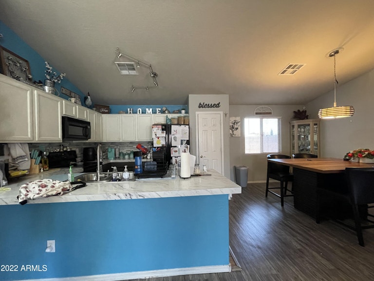 Photo 4 of 25 - 1598 S 220th Dr, Buckeye, AZ 85326