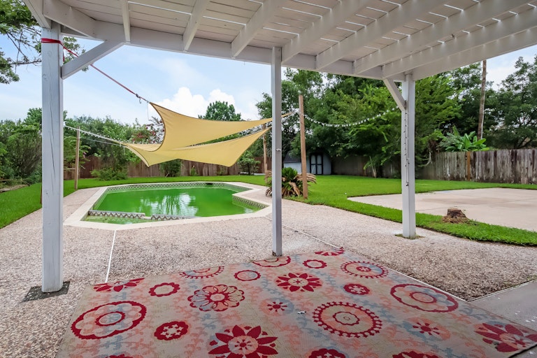 Photo 27 of 27 - 448 Gleneagles Dr, Friendswood, TX 77546