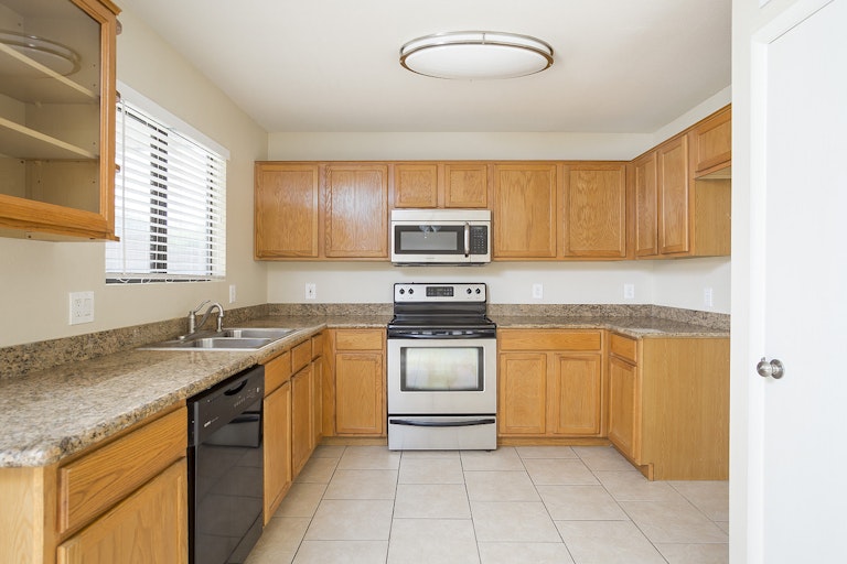 Photo 2 of 25 - 2129 E Williams Dr, Phoenix, AZ 85024