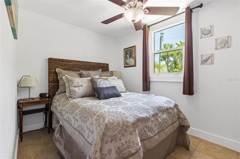 Photo 19 of 52 - 12400 Gulf Blvd #1, Saint Petersburg, FL 33706