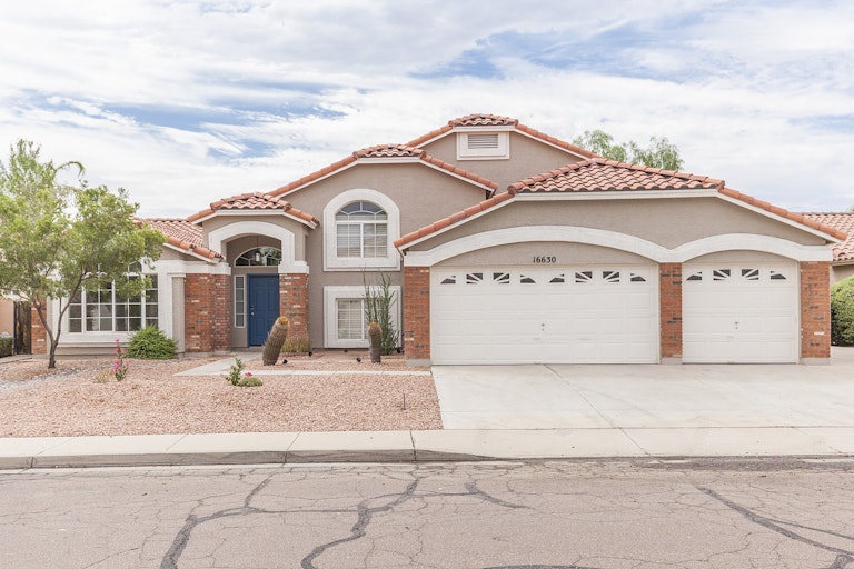Photo 3 of 26 - 16630 S 38th Pl, Phoenix, AZ 85048