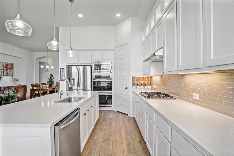 Photo 11 of 34 - 832 Longbranch Way, Aubrey, TX 76227