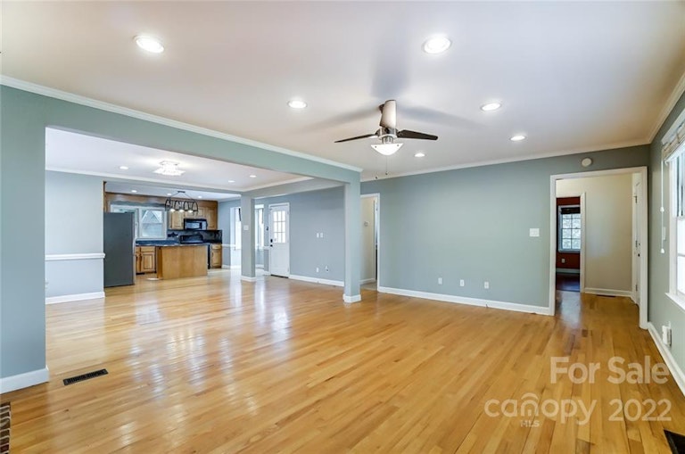 Photo 6 of 46 - 6538 Dougherty Dr, Charlotte, NC 28213
