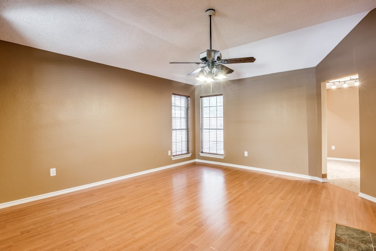 Photo 7 of 29 - 720 Ridgemont Dr, Allen, TX 75002