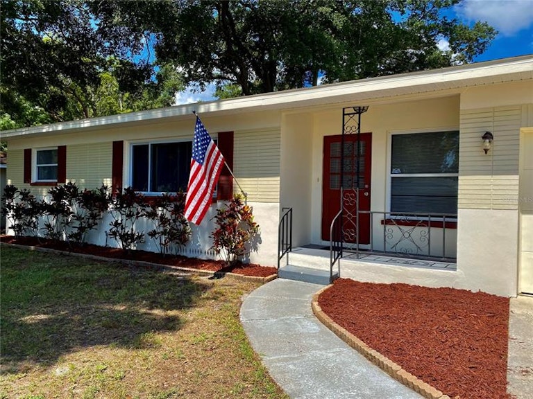 Photo 3 of 34 - 1812 Marilyn Dr, Clearwater, FL 33759