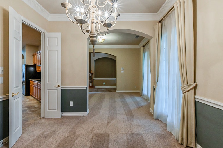 Photo 16 of 41 - 1900 Winchester St, McKinney, TX 75070