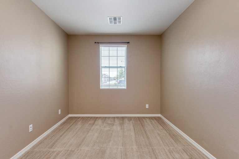 Photo 28 of 34 - 901 S Utilis Dr, Gilbert, AZ 85296