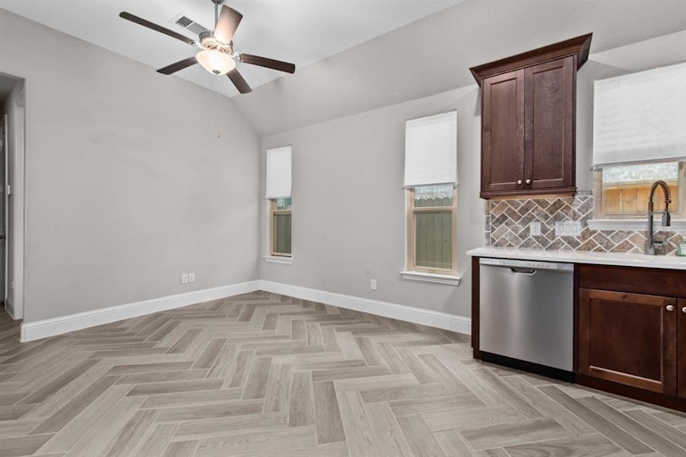 Photo 30 of 38 - 5922 Arcola Meadow Ct, Houston, TX 77059