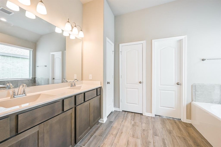 Photo 14 of 36 - 6822 Aspen Peak Dr, Baytown, TX 77521