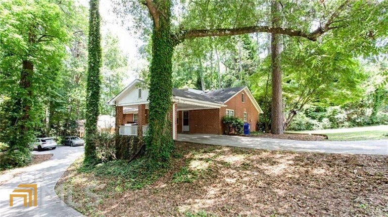 Photo 32 of 37 - 2612 Clairmont Rd NE, Atlanta, GA 30329
