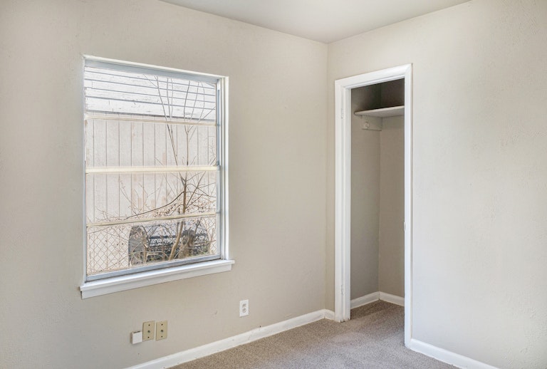Photo 10 of 15 - 3115 Dacca Dr, Houston, TX 77051