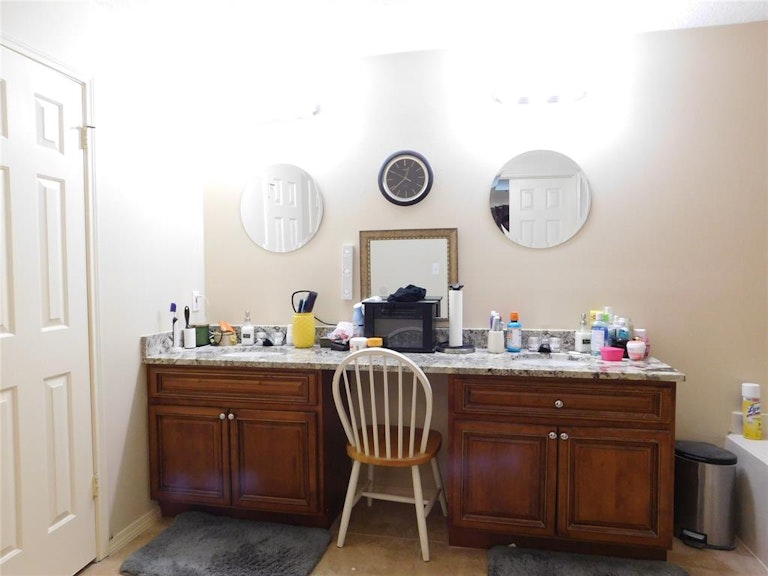 Photo 18 of 25 - 3910 Spring Meadow Dr, Pearland, TX 77584