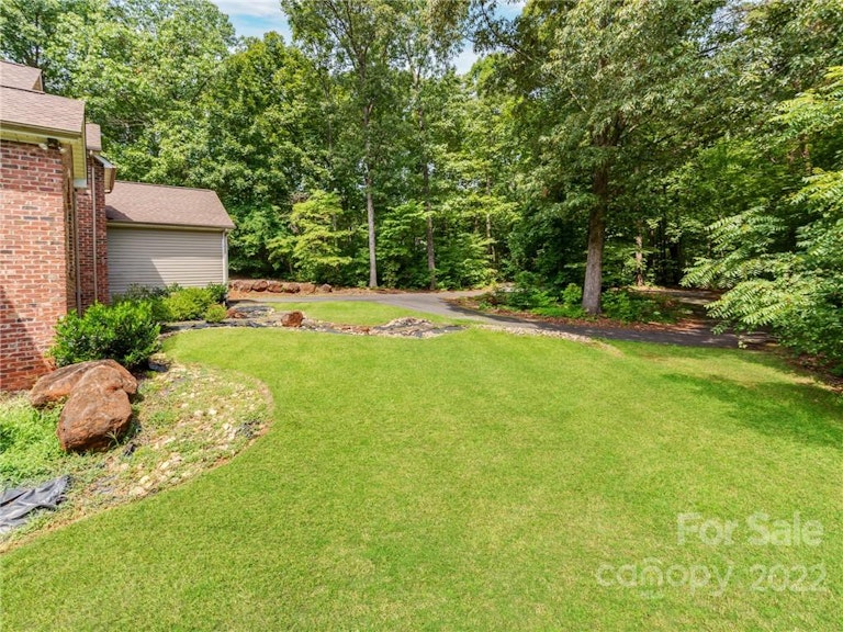 Photo 5 of 30 - 1801 Charles Raper Jonas Hwy, Mount Holly, NC 28120