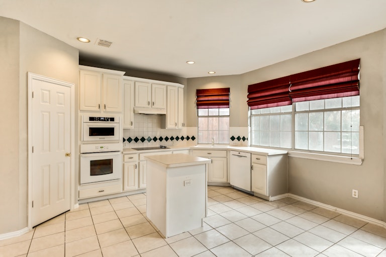 Photo 7 of 24 - 2802 Wildcreek Ct, Keller, TX 76248