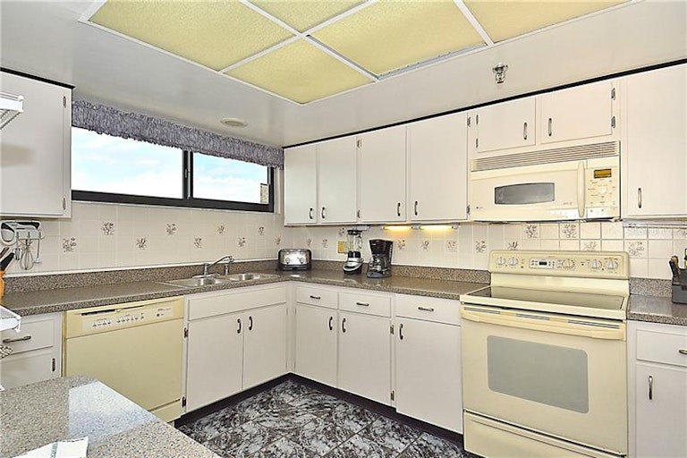 Photo 9 of 22 - 14146 Gulf Blvd #4C, Madeira Beach, FL 33708