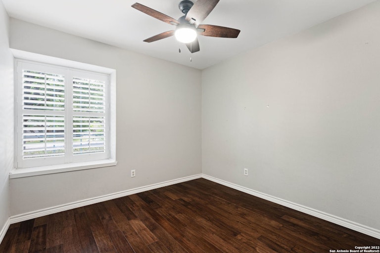 Photo 18 of 28 - 13930 Chisom Creek St, San Antonio, TX 78249