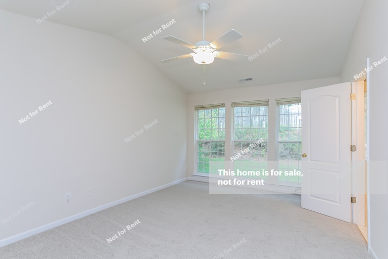 Photo 17 of 27 - 201 Kinship Ln, Apex, NC 27502