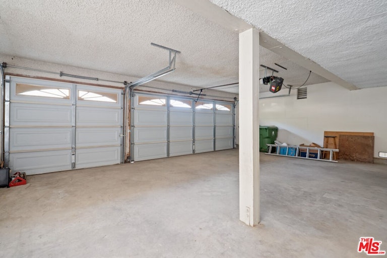Photo 24 of 53 - 18502 Entrada Ct, Porter Ranch, CA 91326