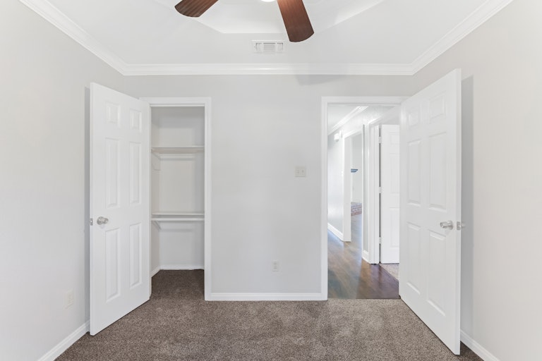 Photo 14 of 24 - 1729 Spinnaker Ln, Azle, TX 76020