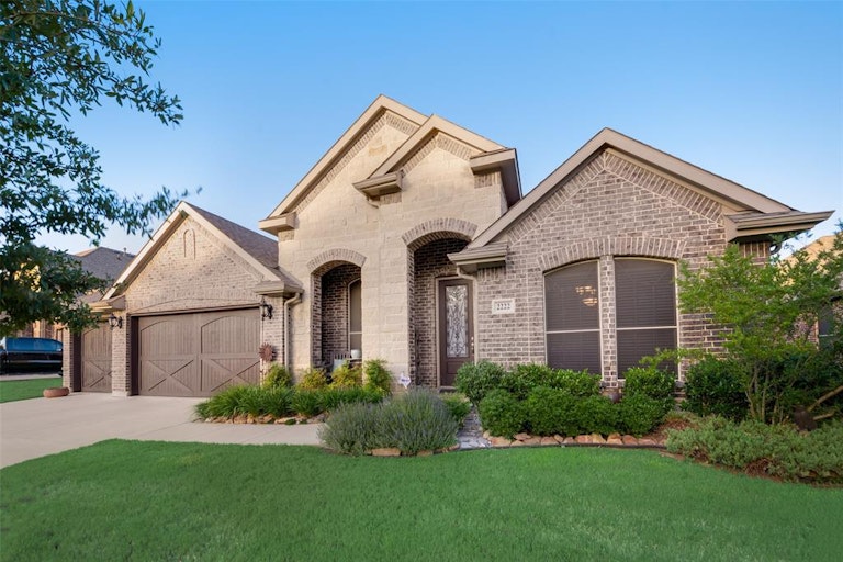 Photo 37 of 38 - 2222 Fallbrooke Dr, Grand Prairie, TX 75050