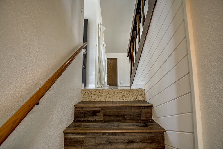Photo 37 of 50 - 8103 Shiloh Ct, Austin, TX 78745