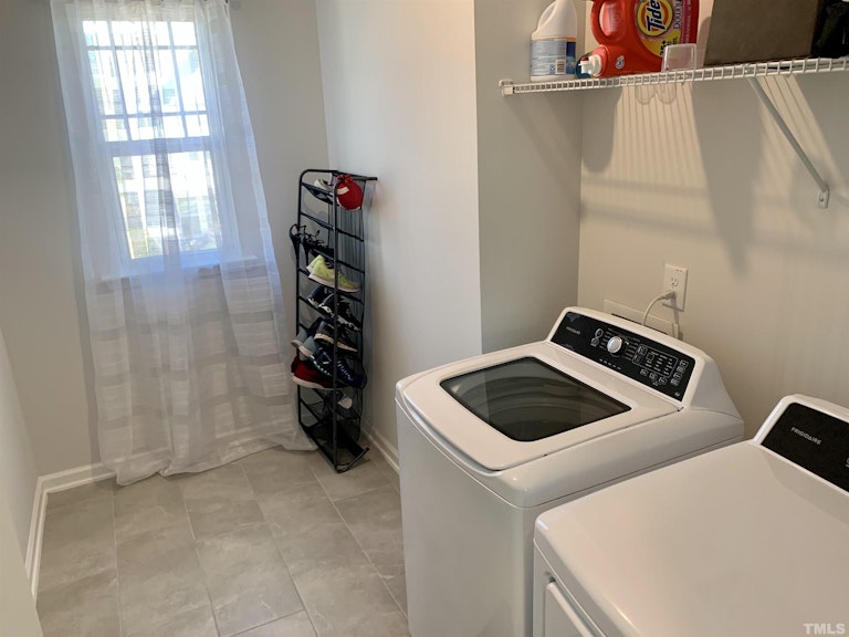 Photo 12 of 27 - 133 Beldenshire Way, Holly Springs, NC 27540