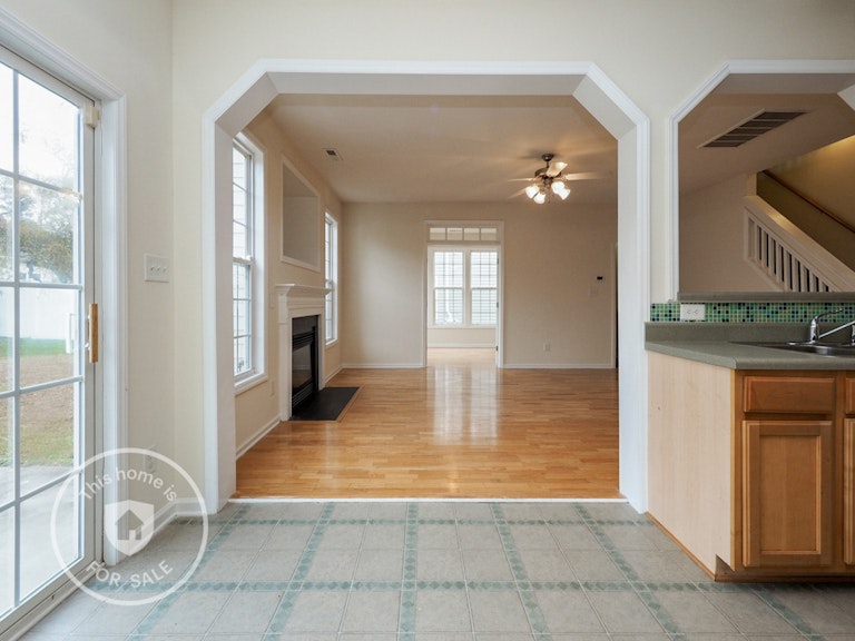 Photo 7 of 26 - 8108 Rolling Glenn Dr, Raleigh, NC 27616