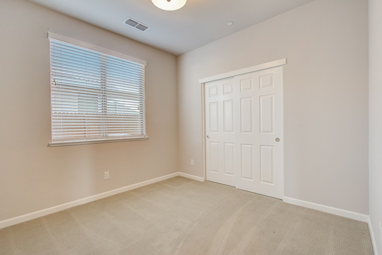 Photo 20 of 34 - 6025 Belfast Way, Roseville, CA 95747