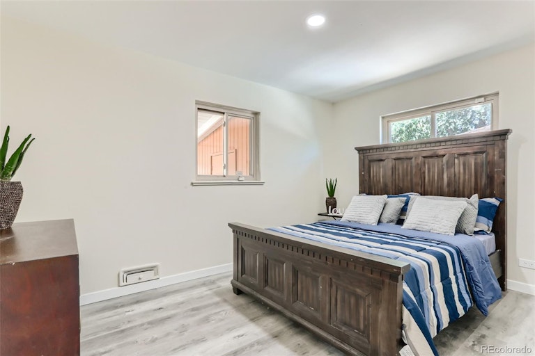 Photo 9 of 30 - 3261 Ivy St, Denver, CO 80207