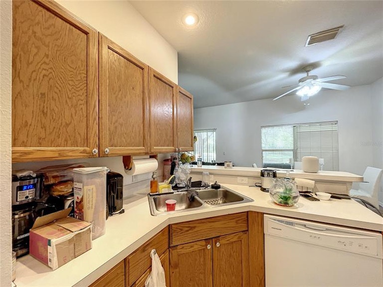 Photo 25 of 59 - 11013 Blaine Top Pl, Tampa, FL 33626