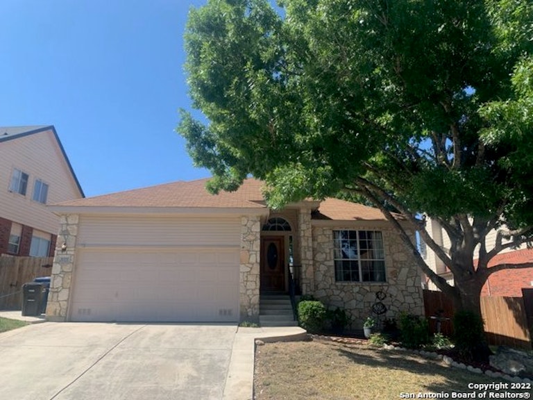 Photo 1 of 4 - 1019 Visor Dr, San Antonio, TX 78258