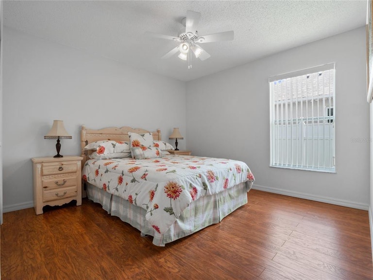 Photo 22 of 40 - 1026 Lake Davenport Blvd, Davenport, FL 33897